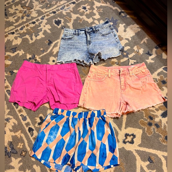 4 shorts bundle  banana republic tyche time & tru - Picture 1 of 10